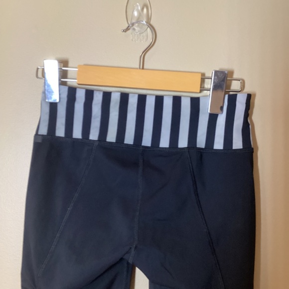 Lululemon ‘Water Bound’ Crops - Black/Apex Stripe - Size 2 - Picture 6 of 9